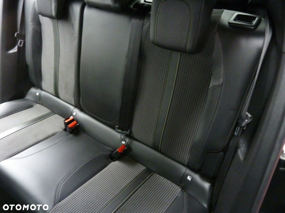Peugeot 2008 - 12
