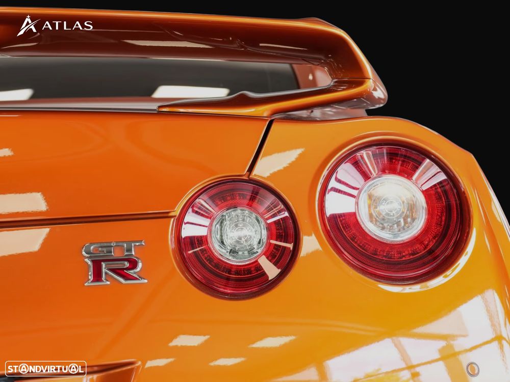 Nissan GT-R Prestige Edition - 10