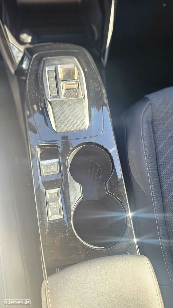 Peugeot 2008 Hybrid 145 e-DSC Allure - 44