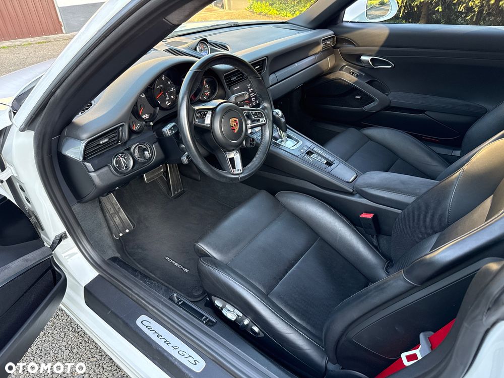 Porsche 911 Carrera 4 GTS PDK - 6