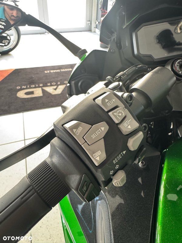 Kawasaki Ninja 1000 SX - 7