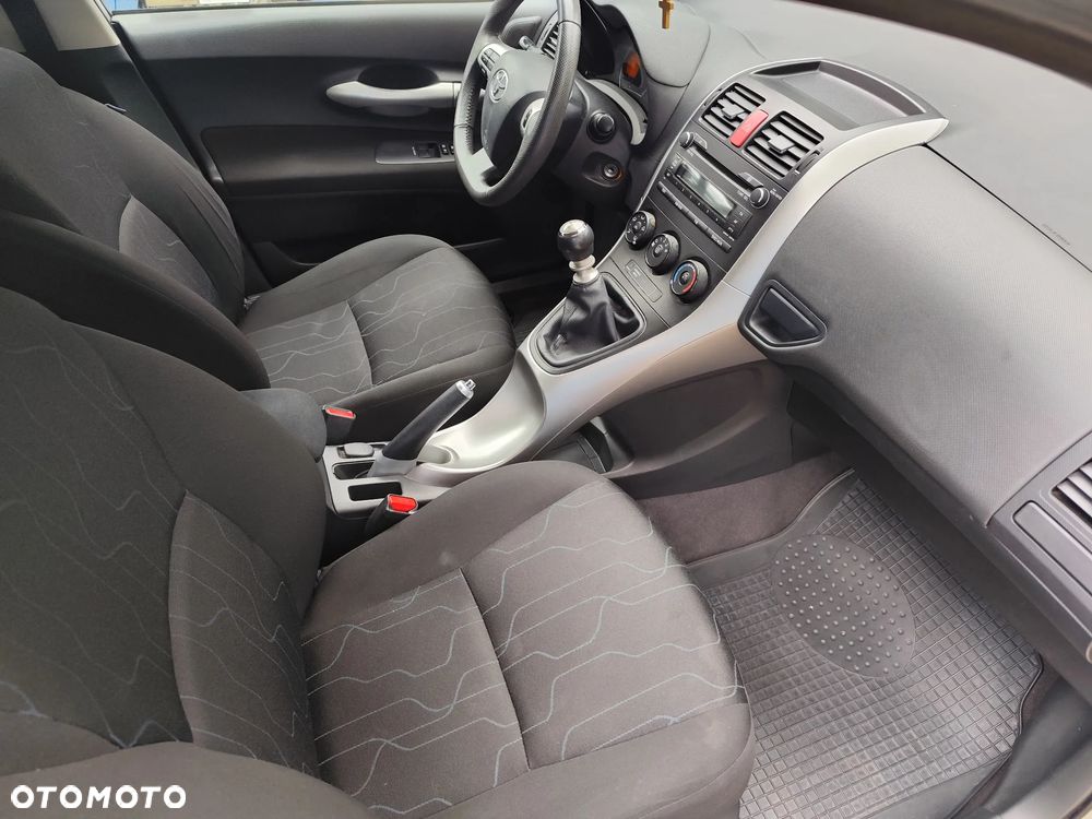 Toyota Auris - 10