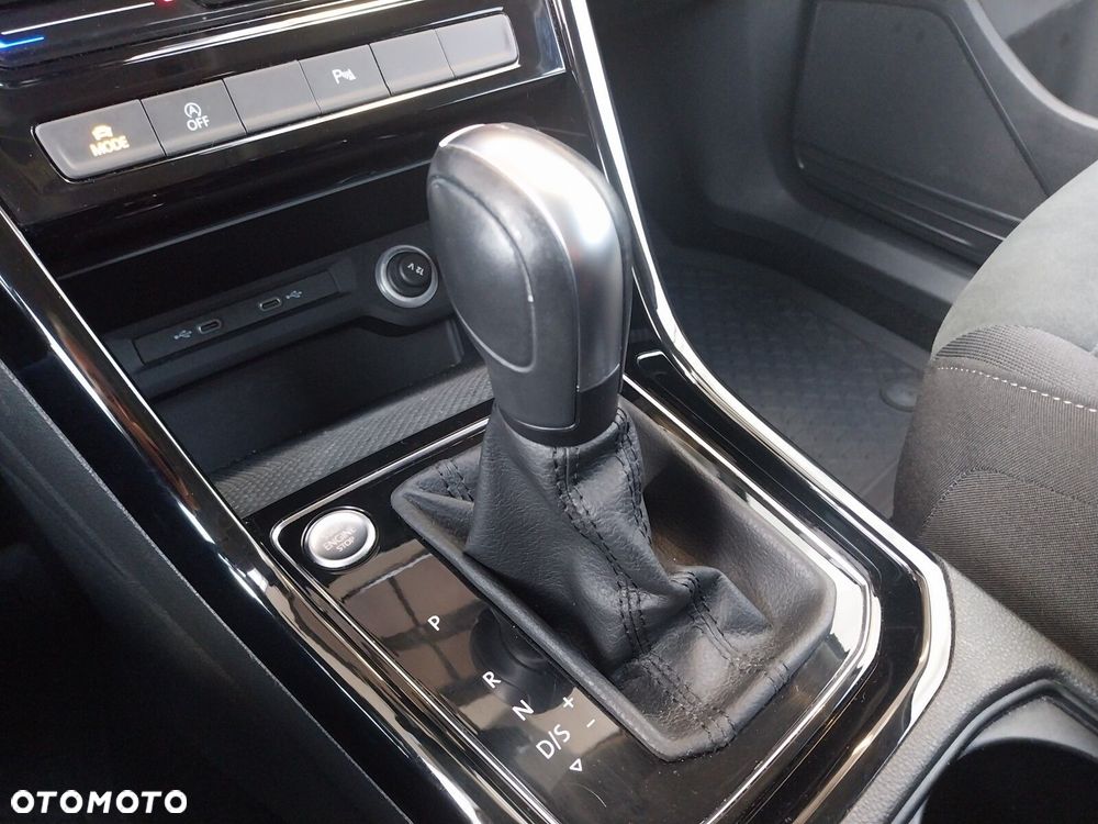 Volkswagen Touran - 36