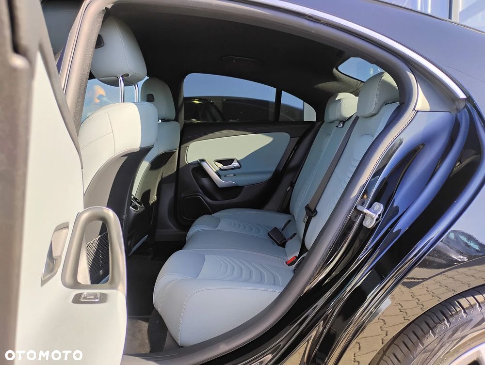 Mercedes-Benz CLA 180 Progressive 7G-DCT - 12