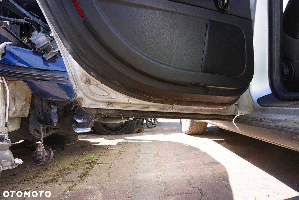 DRZWI TYLNE LEWE A4 B6 SEDAN LY7W  SREBRNY AUDI 2000-2006 - 10