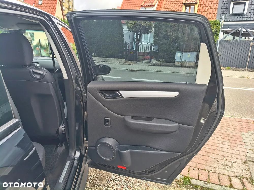 Mercedes-Benz Klasa B 150 - 31