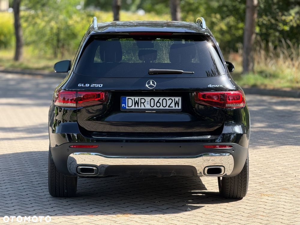 Mercedes-Benz GLB - 12