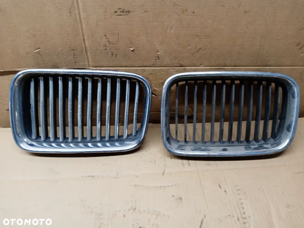 Nerka grill atrapa lewa BMW 3 E36 8122237 - 2