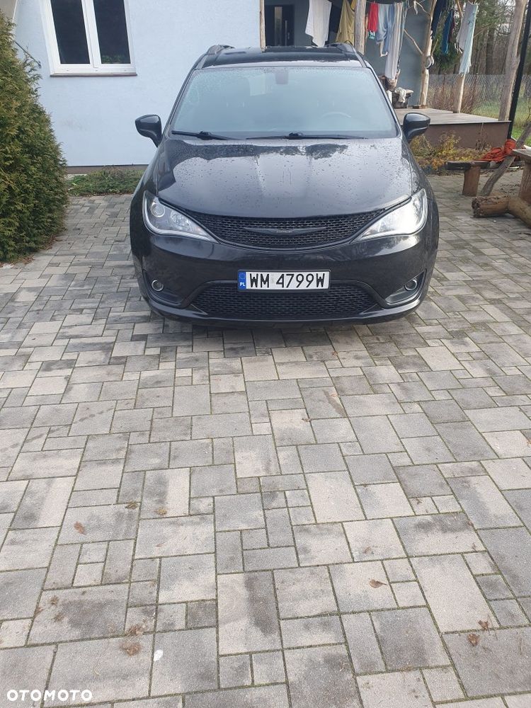 Chrysler Pacifica - 1