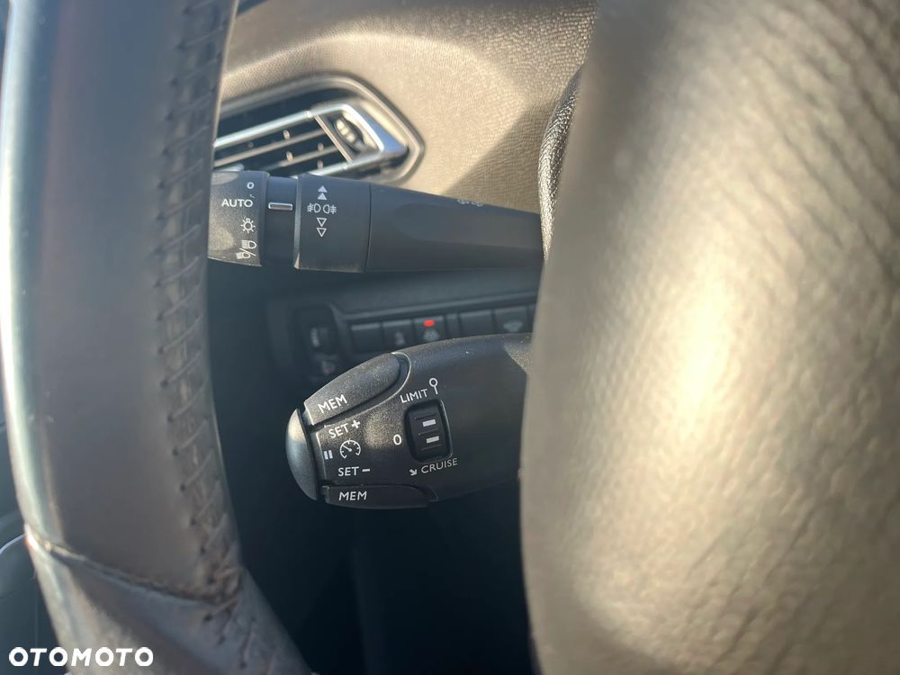 Peugeot 308 1.5 BlueHDi Allure Pack S&S - 30