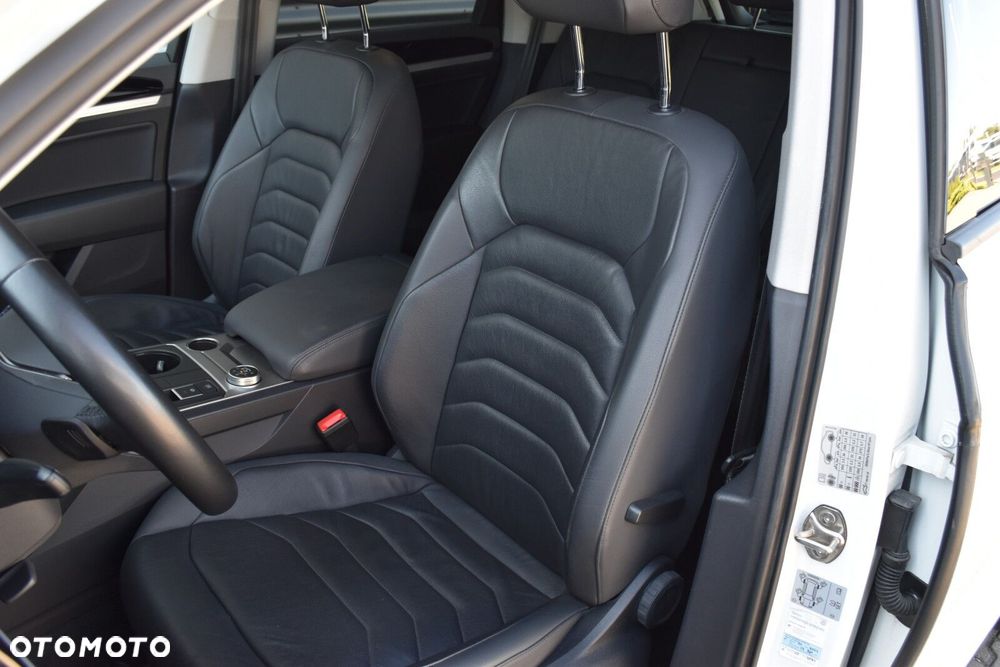 Volkswagen Touareg - 32