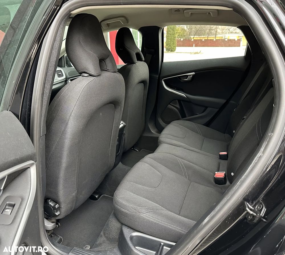 Volvo V40 - 25