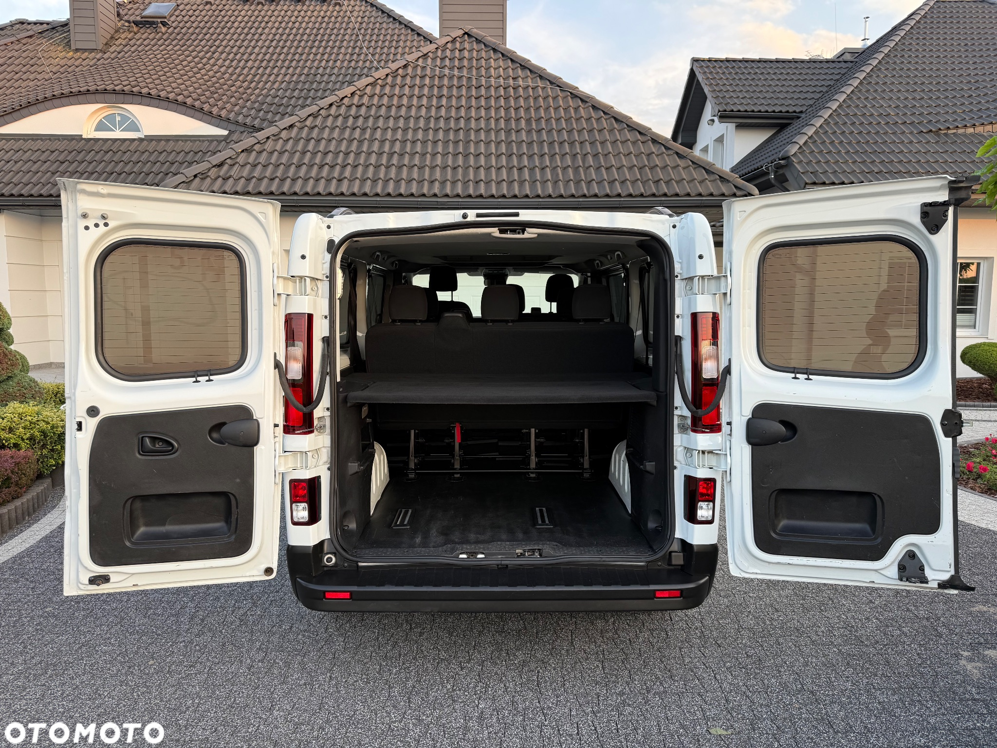 Renault Trafic 2.0 dCi L2H1 HD Extra (bryg.) - 17