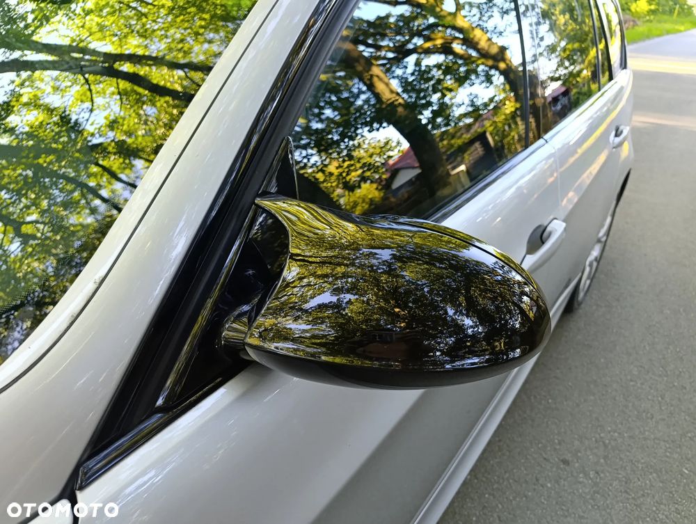 BMW Seria 3 330i - 23