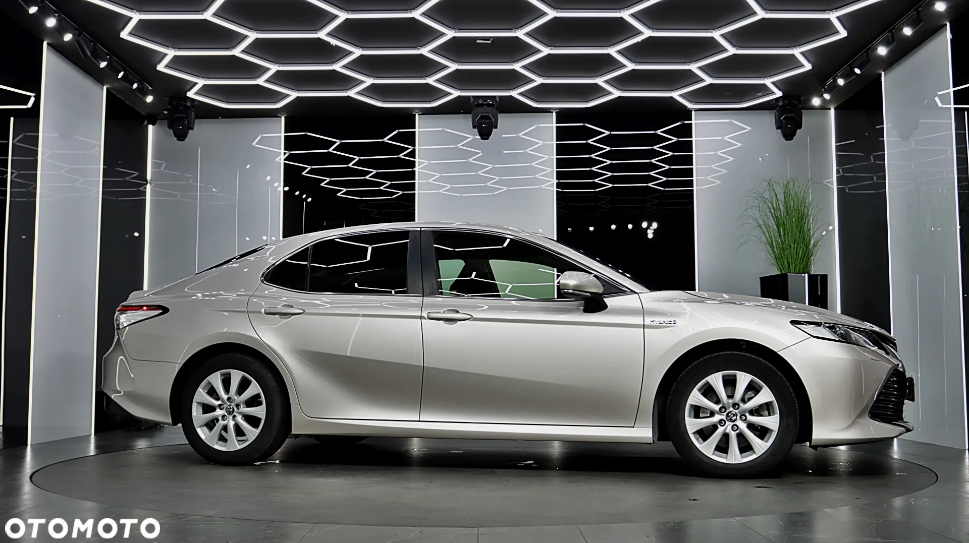 Toyota Camry 2.5 Hybrid Comfort CVT - 12