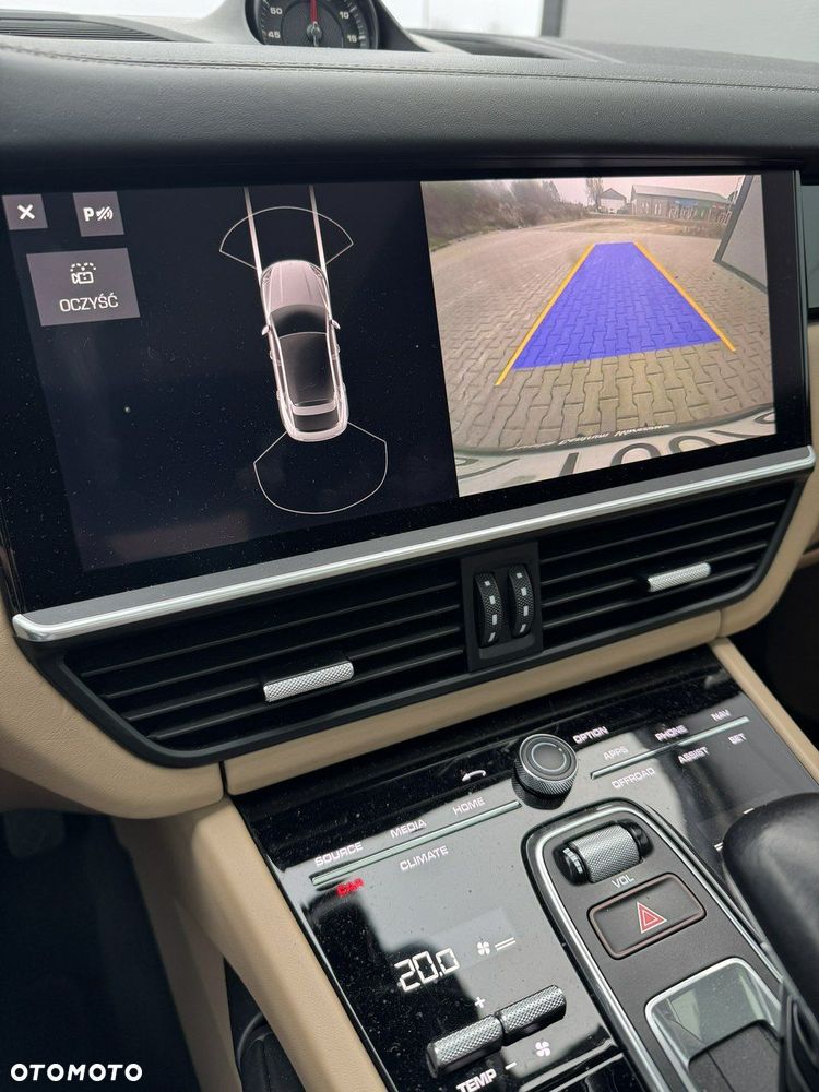 Porsche Cayenne - 25