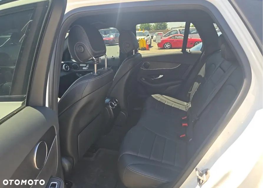 Mercedes-Benz GLC 300 4Matic 9G-TRONIC AMG Line - 13