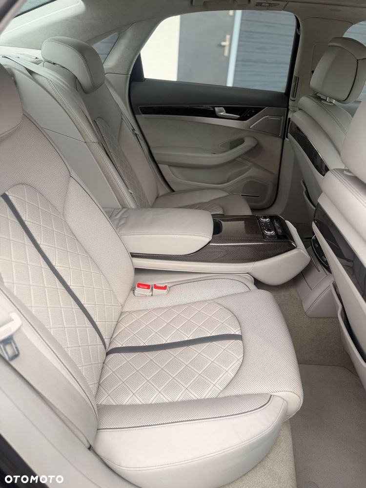 Audi S8 - 16