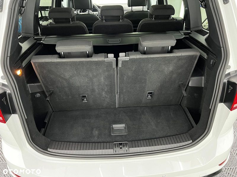 Volkswagen Touran 2.0 TDI SCR Highline - 9