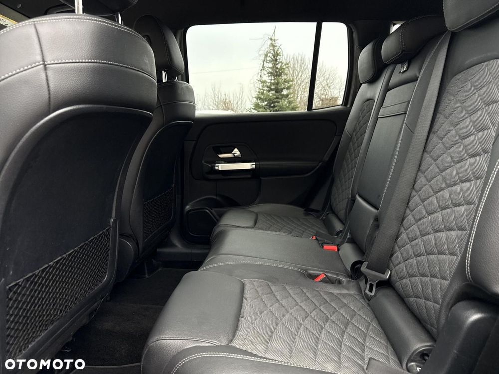 Mercedes-Benz GLB - 13