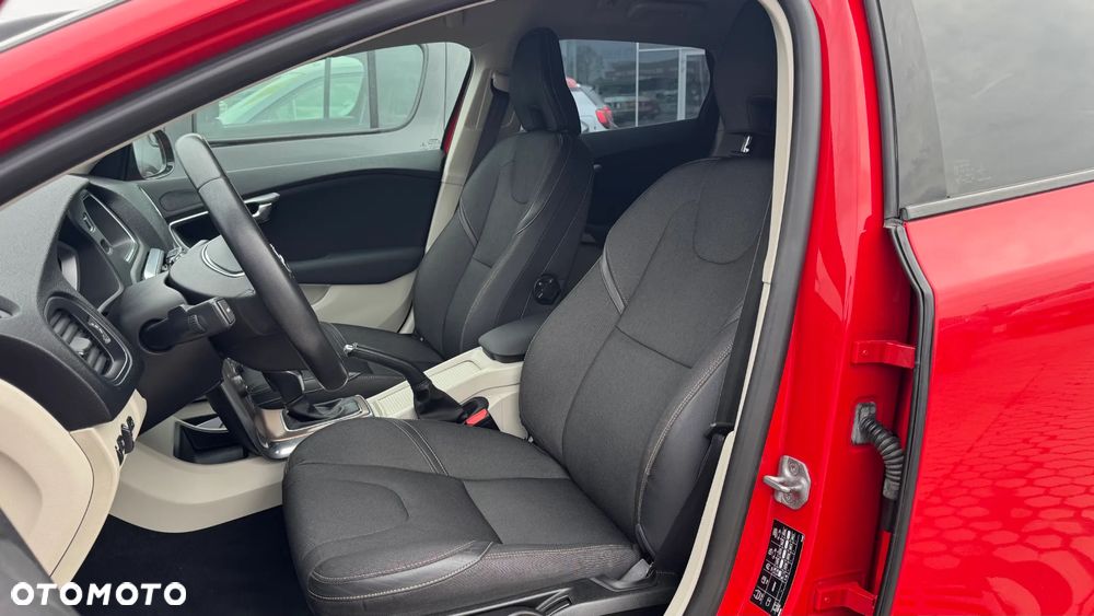 Volvo V40 Cross Country T4 AWD Drive-E Momentum - 17