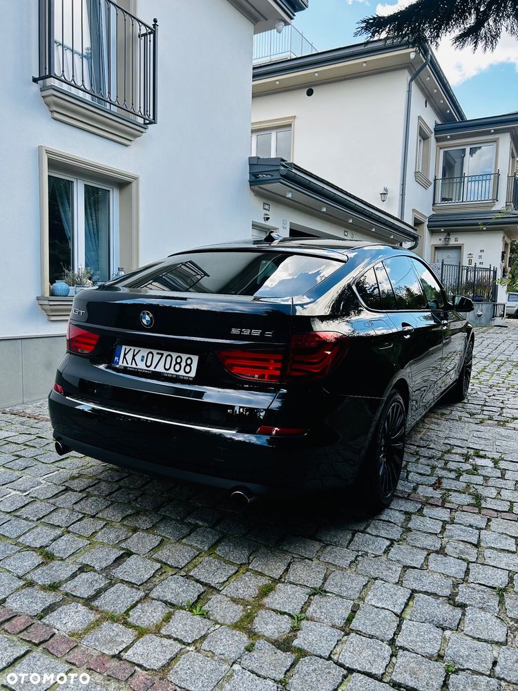 BMW 5GT - 4