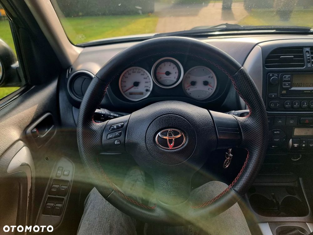 Toyota RAV4 D-4D 4x4 - 20