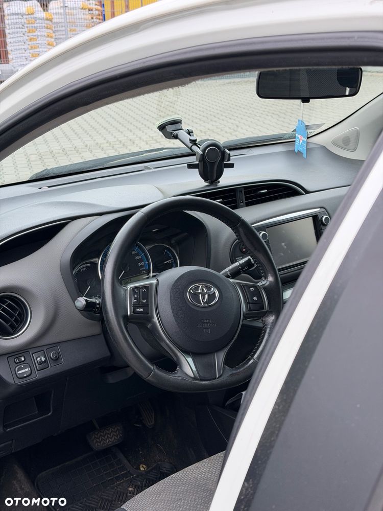 Toyota Yaris Hybrid 100 Premium - 13