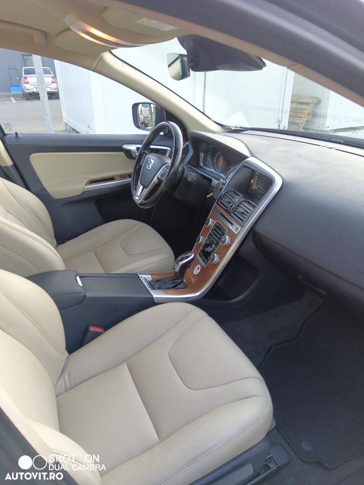 Volvo XC 60 D4 Geartronic Momentum - 11