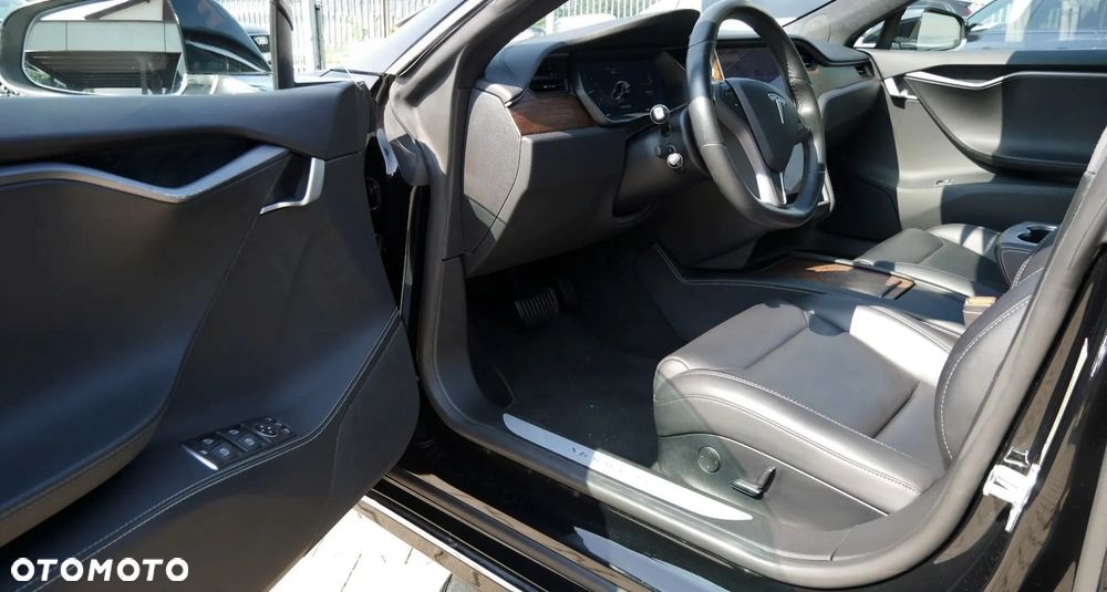 Tesla Model S Dual Motor Allradantrieb - 16