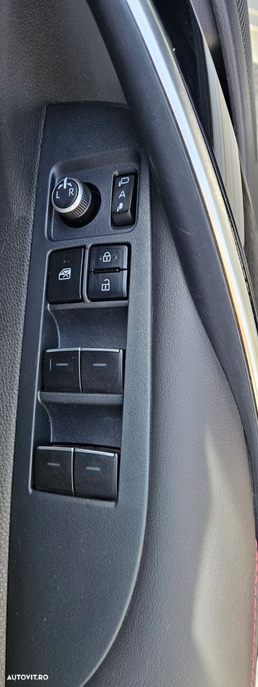 Toyota Corolla 2.0 HSD Exclusive Plus GR Sport Bi-Tone - 26