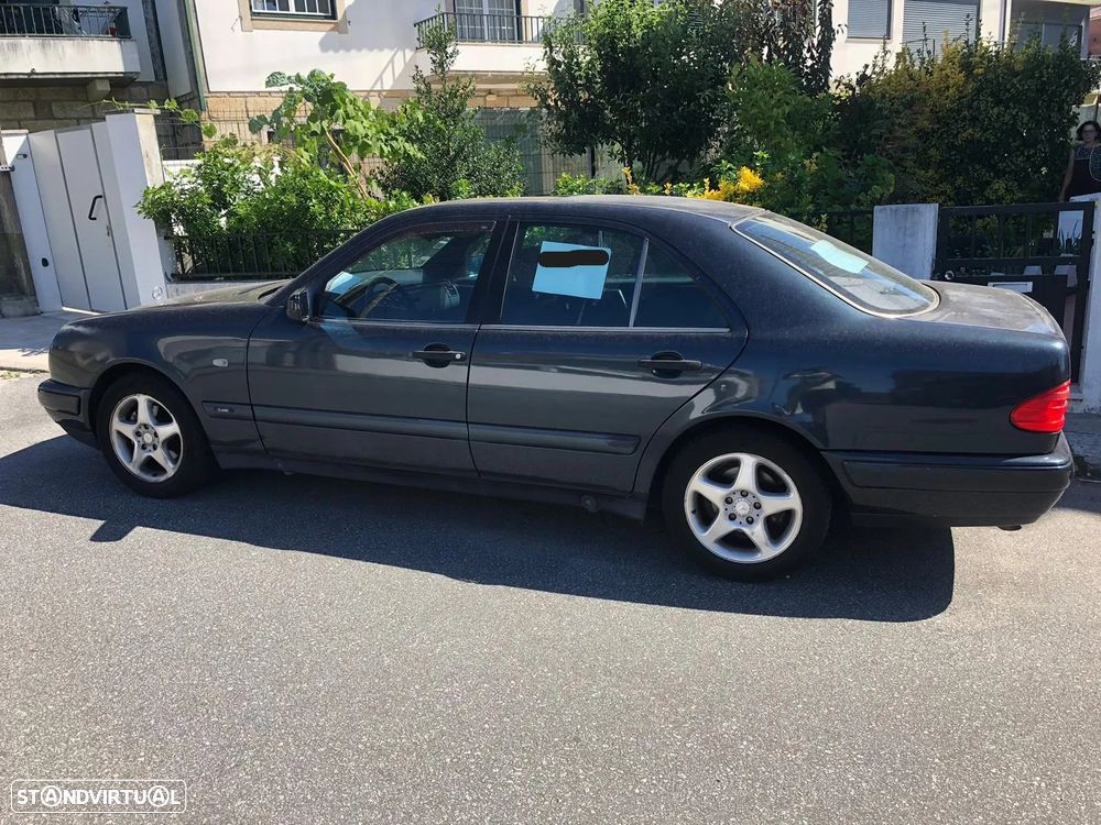 Mercedes-Benz E 200 Classic - 5