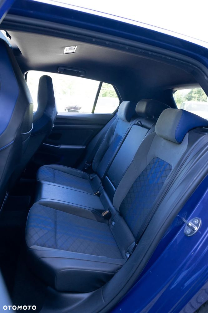 Volkswagen Golf - 10