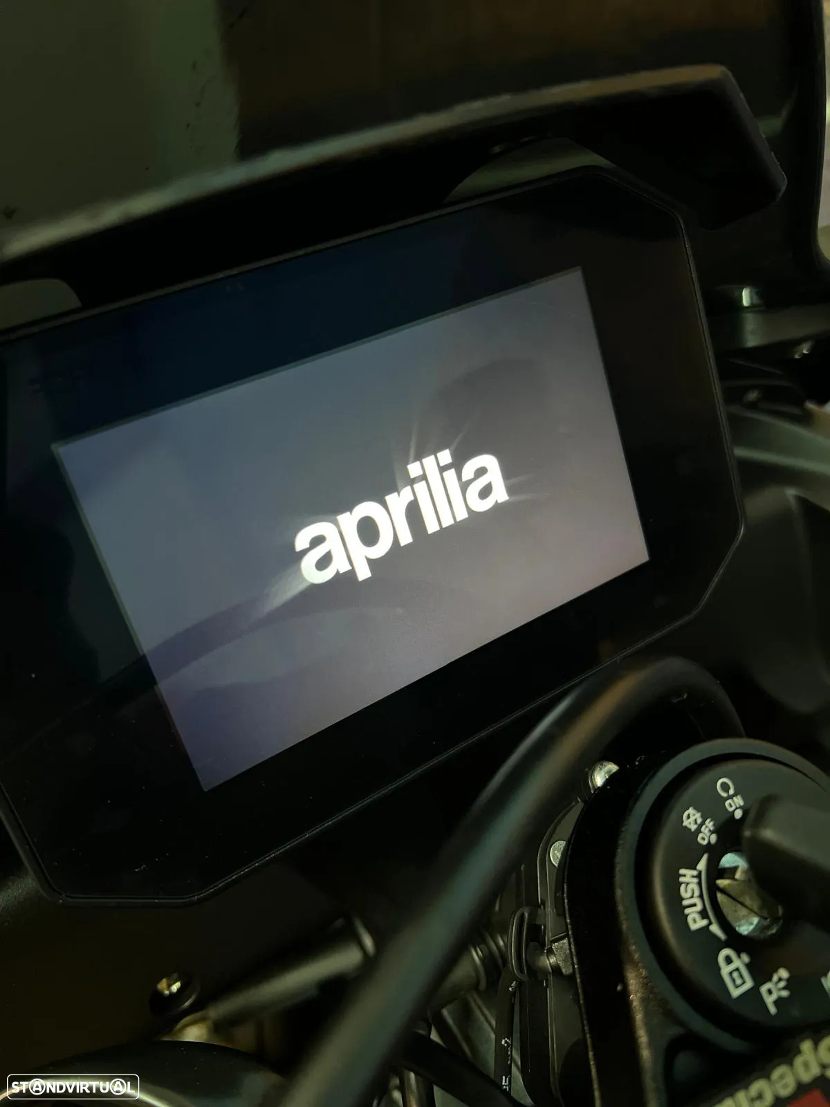 Aprilia Tuono V4 FACTORY - 13
