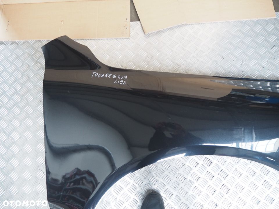 Błotnik Prawy Przedni Prawy Przód VW Touareg Kolor: LC9Z - 5