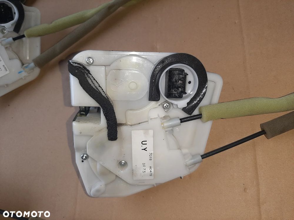 Mazda 2 II zamek drzwi lewy przód przedni 8PIN Europa 2007-14