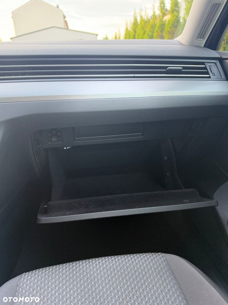 Volkswagen Passat - 35