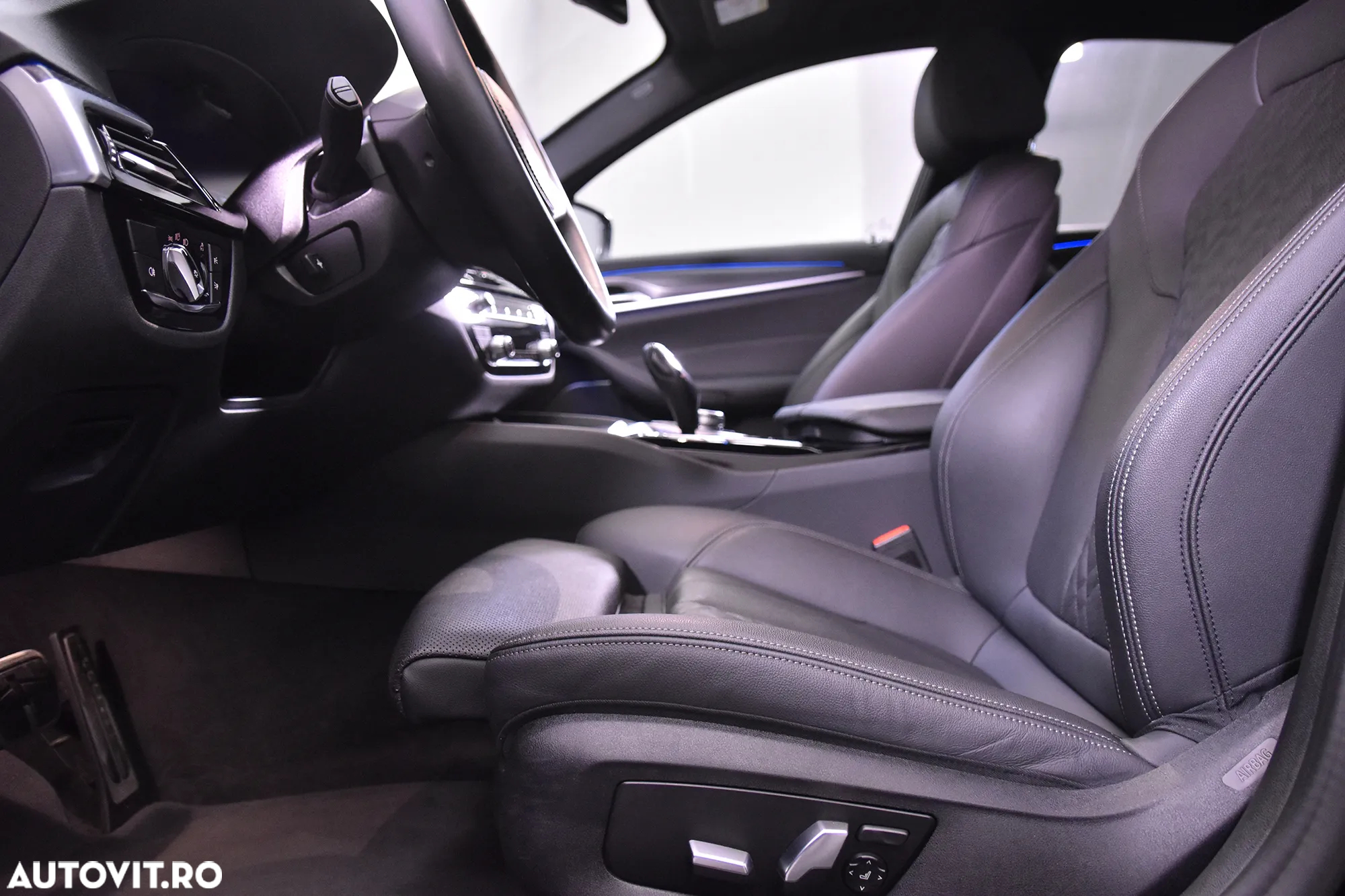BMW Seria 5 530e xDrive Aut. - 24