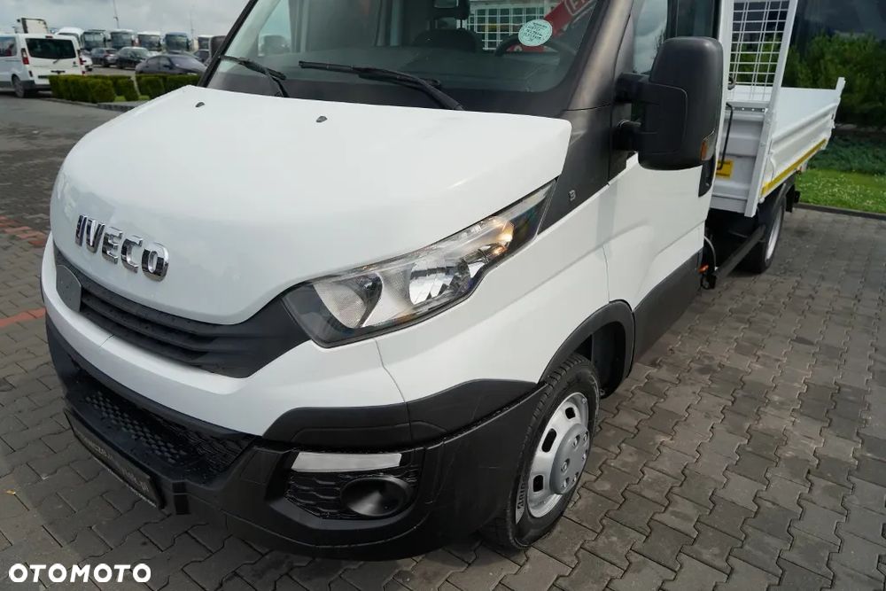 Iveco DAILY 35-150 / WYWROTKA + HDS FASSI F32A / MAX 995 KG UDŹWIG / WYSÓW 5,5 M / SPROWADZONY - 19