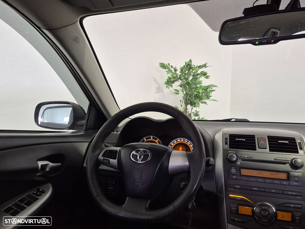 Toyota Corolla 1.4 D-4D Exclusive - 13