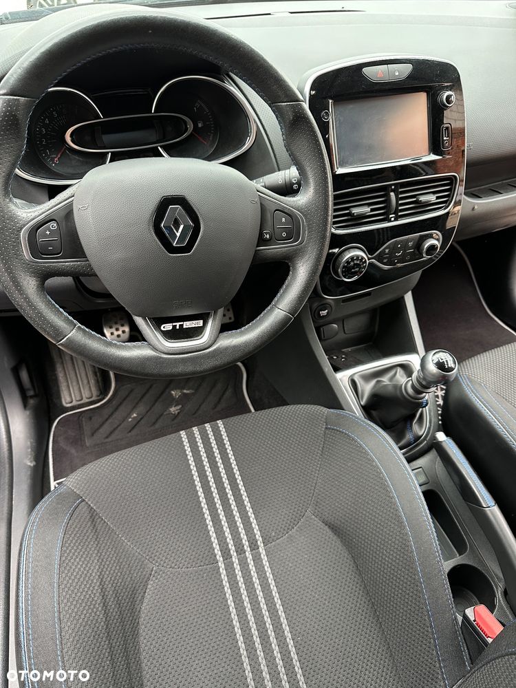 Renault Clio - 10
