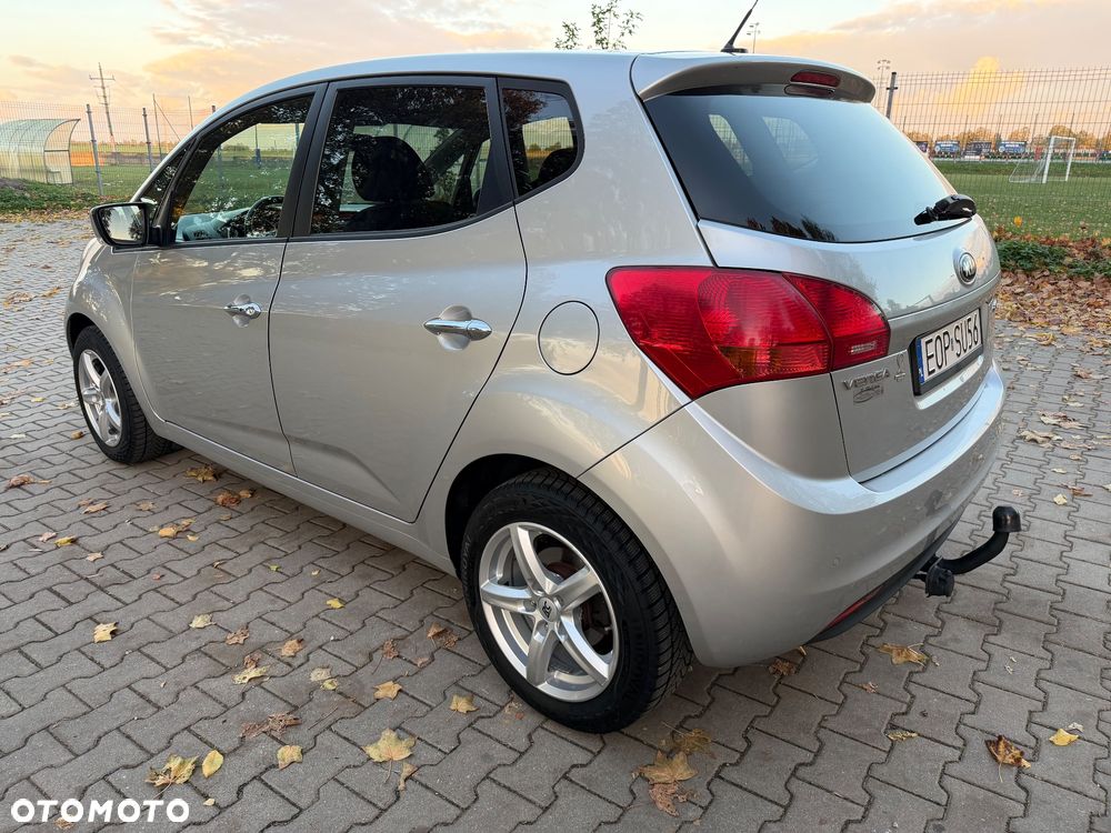 Kia Venga - 8