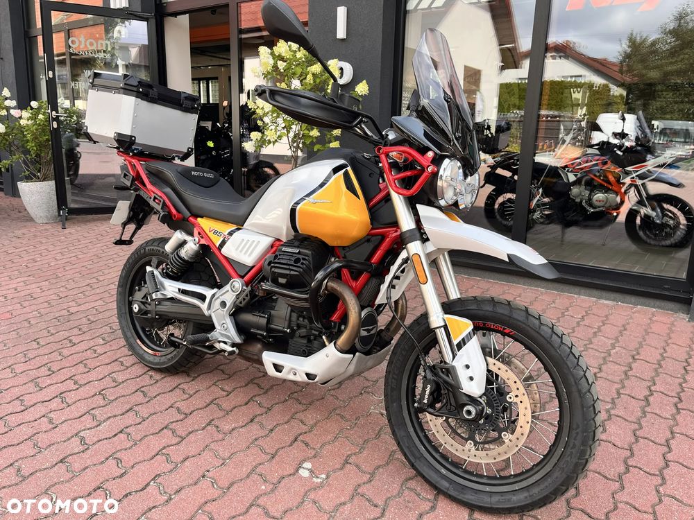 Moto Guzzi V85 - 1