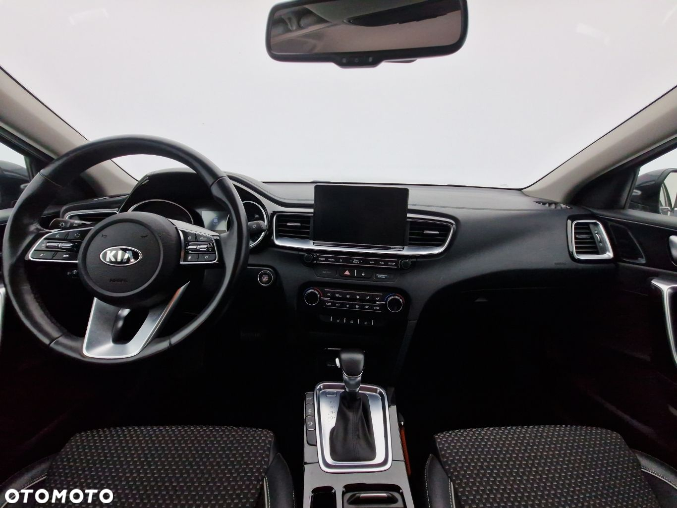 Kia Ceed - 16