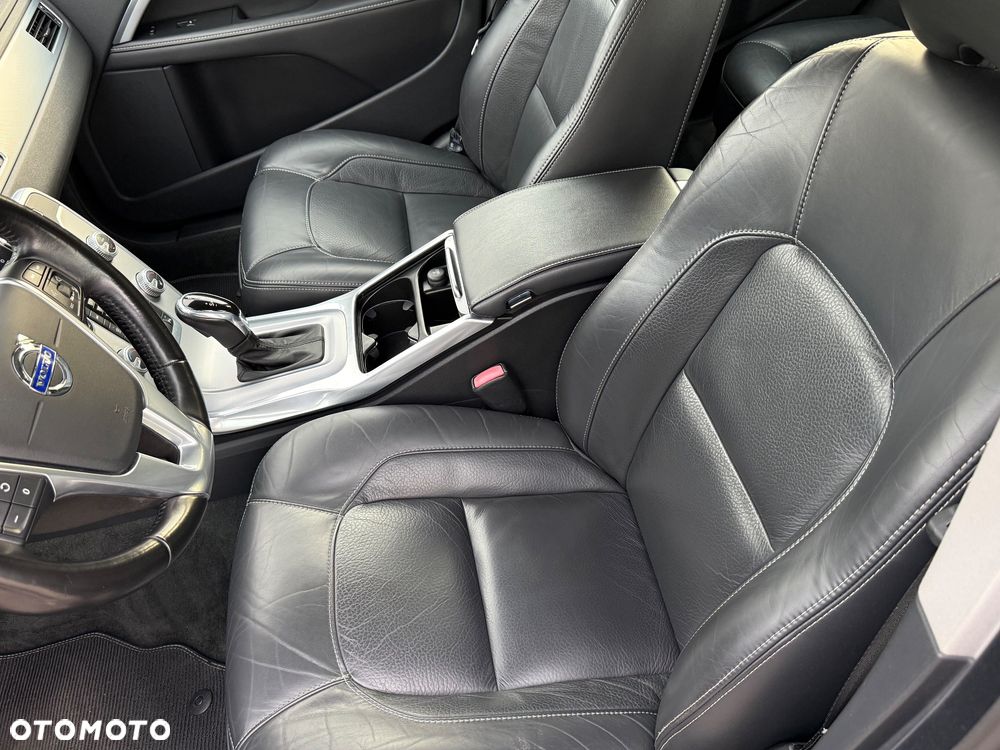 Volvo V70 D5 Geartronic Momentum - 14