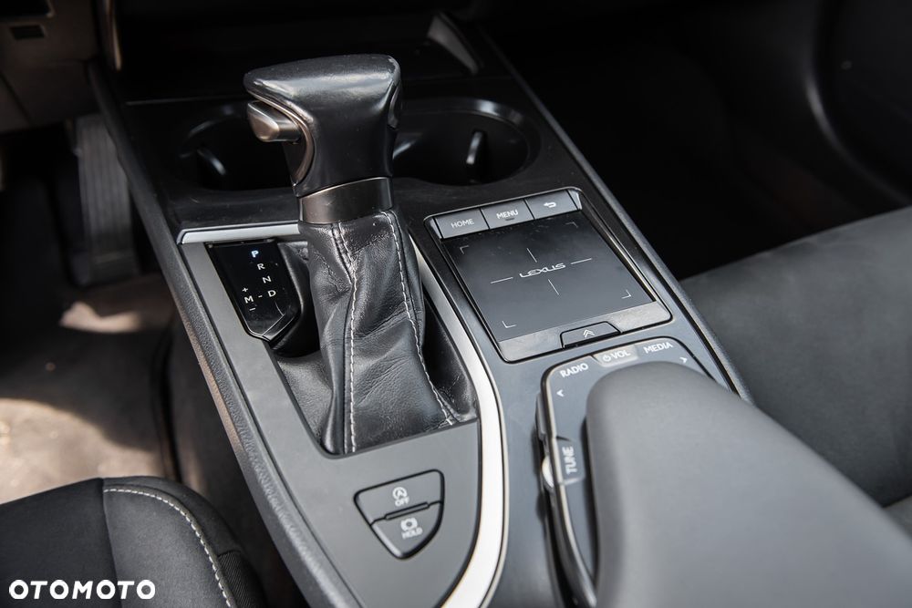 Lexus UX 200 - 23