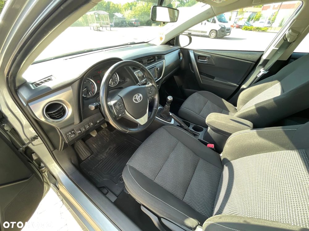 Toyota Auris 1.6 Valvematic Executive - 9