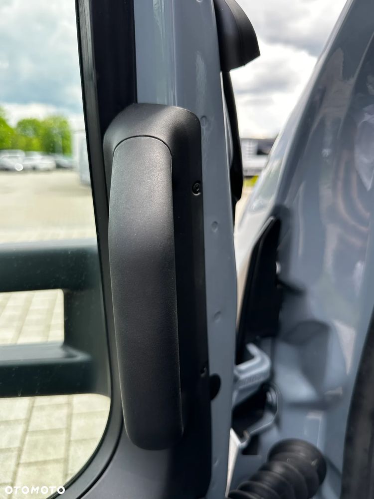 Mercedes-Benz Sprinter - 13