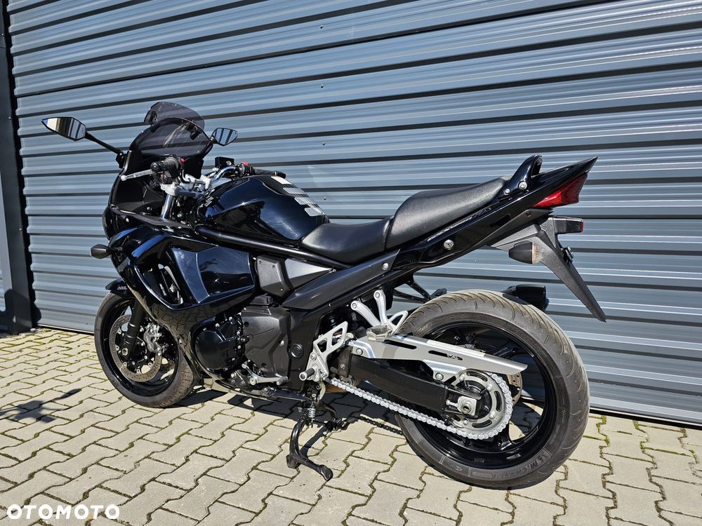 Suzuki GSX - 6