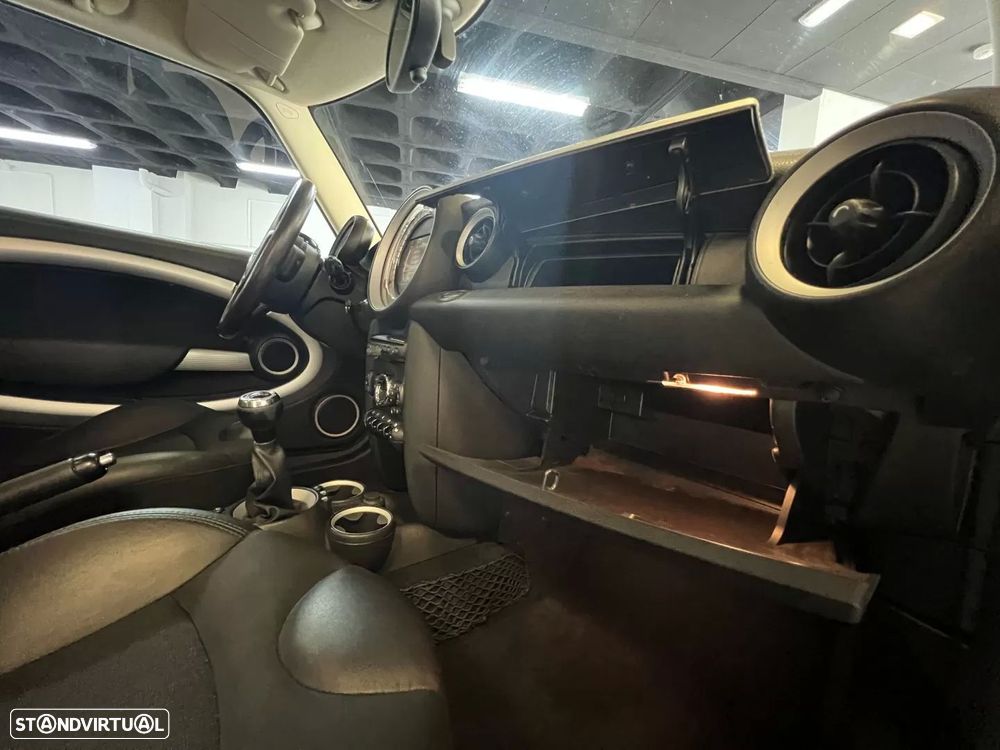 MINI 3 Portas Cooper D - 34